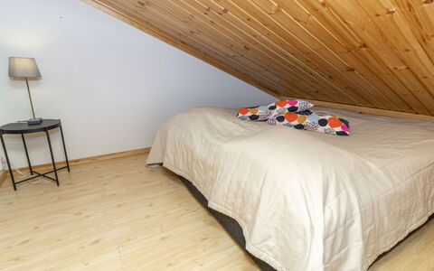 Rukan Ankkuri: Flooring, Floor, Interior Design, Wood Flooring, Wood, Bedroom, Ceiling, Bed, Furniture, Room