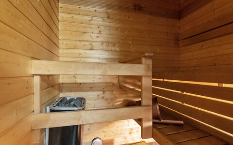 Siularinne B 8: Wood, Flooring, Sauna, Floor, Interior Design, Ceiling, Wood Stain, Hardwood, Tile, Design