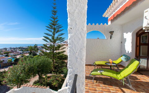 Los Olivos de Capistrano: Building, Cloud, Sky, Plant, Daytime, Property, Window, Water, Swimming Pool, Azure