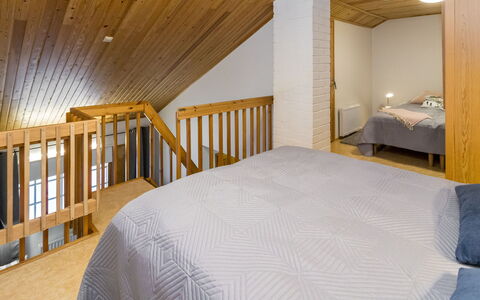 Teerenpesue e 36 Gaissa: Interior Design, Flooring, Floor, Wood, Ceiling, Bedroom, Furniture, Bed, Room, Wood Flooring