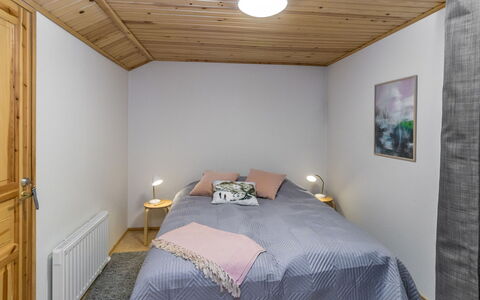 Teerenpesue e 36 Gaissa: Interior Design, Bedroom, Floor, Flooring, Wall, Furniture, Bed, Wood, Ceiling, Room