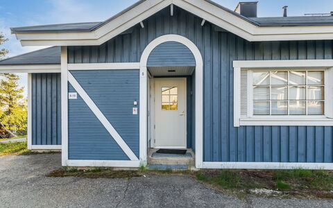 Teerenpesue a 6: Blue, Wood, Siding, Home, Composite Material, Door, Cottage, Paint, Daylighting