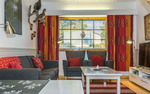 Teerenpesue a 6: Furniture, Interior Design, Couch, Wall, Flooring, Floor, Wood, Ceiling, Room, Living Room
