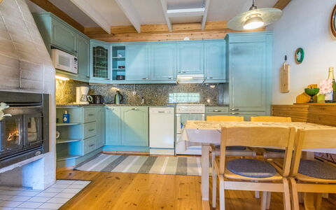 Teerenpesue G 60: Kitchen, Interior Design, Flooring, Furniture, Countertop, Floor, Wood, Cabinetry, Ceiling, Room