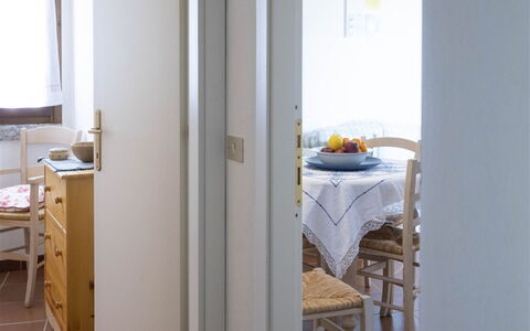 Pedra Rujia: Furniture, Building, Table, Window, Chair, Door, Comfort, Wood, Curtain, Hardwood