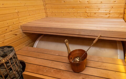 Ukko 14: Sauna, Flooring, Wood, Floor, Wood Stain, Hardwood, Wood Flooring, Plank, Varnish, Tile