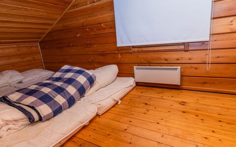 Ukko 14: Wood, Floor, Flooring, Bedroom, Bed, Room, Hardwood, Bed Sheet, Wood Stain, Wood Flooring