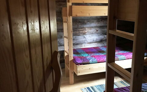 Kiilopalkinen: Bunk Bed, Wood, Flooring, Floor, Bedroom, Dormitory, Bed, Hostel, Bed Frame, Furniture