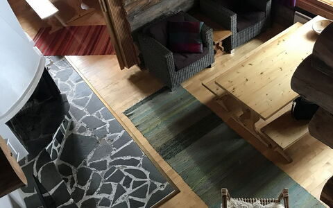 Kiilopalkinen: Wood, Flooring, Furniture, Floor, Wood Flooring, Chair, Living Room, Hardwood, Wood Stain, Laminate Flooring