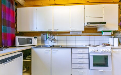 Kiilopalkinen: Kitchen, Kitchen Appliance, Major Appliance, Countertop, Wood, Interior Design, Flooring, Ceiling, Floor, Sink