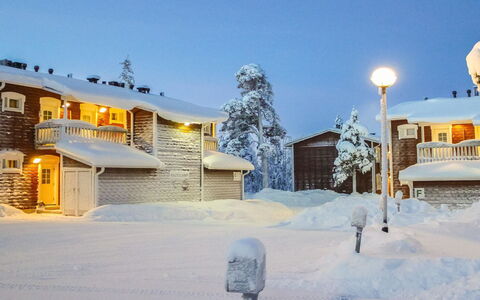 Outapailakka J 7: Waterway, Bank, Watercourse, Lake, Cottage, Forest, Channel, Reservoir, Log Cabin