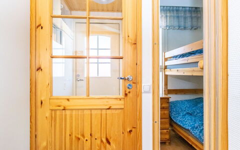 Outapailakka J 9: Waterway, Bank, Watercourse, Lake, Cottage, Forest, Channel, Reservoir, Log Cabin