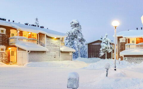Outapailakka J 10: Waterway, Bank, Watercourse, Lake, Cottage, Forest, Channel, Reservoir, Log Cabin