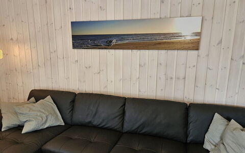Grep - 800M from the Sea: Wood, Flooring, Furniture, Floor, Wood Flooring, Living Room, Couch, Hardwood, Plank