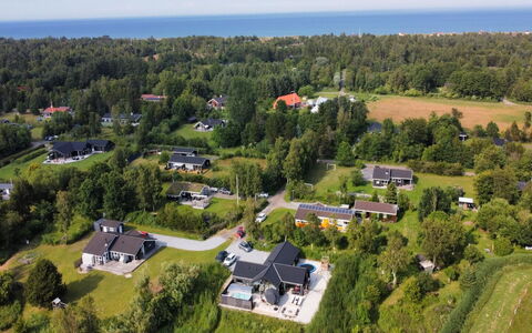 Grep - 800M from the Sea: Residential Area, Bird'S-Eye View, Landscape, Aerial Photography, Suburb, Home, Land Lot, Human Settlement, Urban Design, Estate
