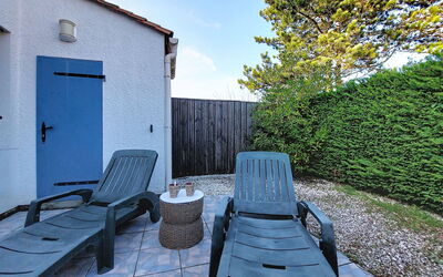 Saint Palais sur Mer 198: Outdoor Furniture, Shade, Swimming Pool, Yard, Chair, Backyard, Courtyard, Daylighting, Villa