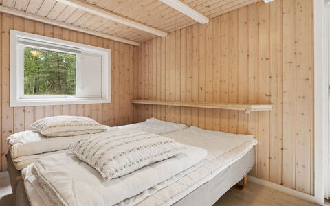 Ellynor - 600M from the Sea: Bedroom, Wood, Ceiling, Interior Design, Bed, Floor, Flooring, Bed Sheet, Bedding, Room