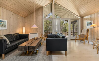 Ellynor - 600M from the Sea