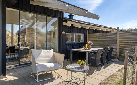 Annrike - 400M from the Sea: 