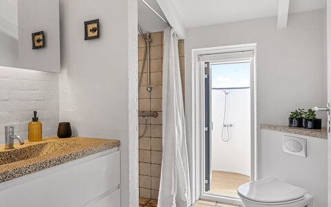 Annrike - 400M from the Sea: Flooring, Wall, Interior Design, Floor, Plumbing Fixture, Bathroom, Ceiling, Lighting, Plumbing, Room