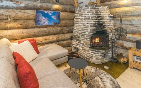 Talles: Wood, Flooring, Interior Design, Furniture, Home, Ceiling, Floor, Living Room, Room, Log Cabin