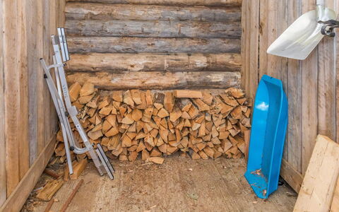 Talles: Wood, Hardwood, Wood Stain, Plank, Plywood, Lumber, Natural Material