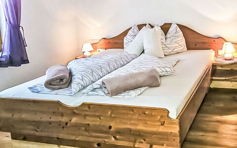 Finkenberg 900: Furniture, Bed, Interior Design, Bedroom, Wood, Flooring, Floor, Bedding, Bed Sheet, Room