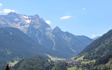 Finkenberg 900: Mountain, Sky, Cloud, Plant, Tree, Natural Landscape, Highland, Terrain, Landscape, Grassland