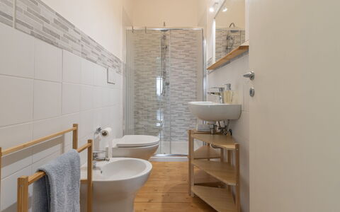 Il Colle Sul Mare Holiday Home: Tap, Plumbing Fixture, Sink, Property, Bathroom Sink, Bathroom, Interior Design, Floor