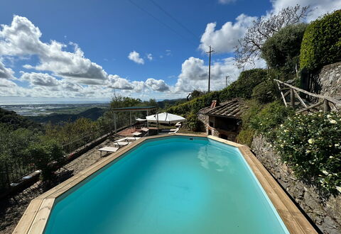 Borgo Bucatra Tramonto: Water, Cloud, Sky, Water Resources, Daytime, Property, Plant, Swimming Pool, Nature, Azure