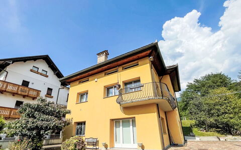 Ovaro 623: Sky, Cloud, Plant, Window, Building, Tree, House, Land Lot, Residential Area