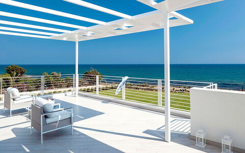 Casa Mareblu - Marina Di Modica, Sicilia: Water, Sky, Property, Blue, Azure, Shade, Outdoor Furniture, Rectangle, Architecture, Wood