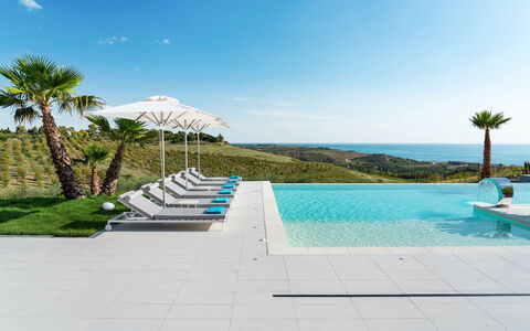 Villa Agrigenta - Ribera, Sicilia: Sky, Water, Plant, Azure, Seaside Resort, Cloud, Tree, Outdoor Furniture, Swimming Pool, Shade