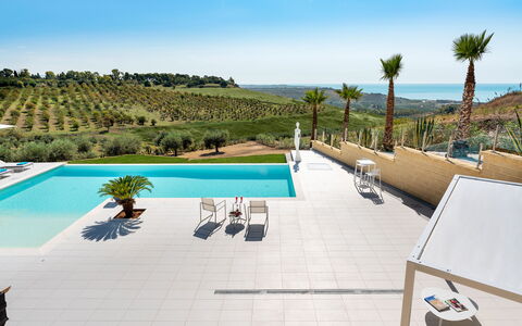 Villa Agrigenta - Ribera, Sicilia: Sky, Water, Property, Swimming Pool, Plant, Azure, Outdoor Furniture, Tree, Building, Shade