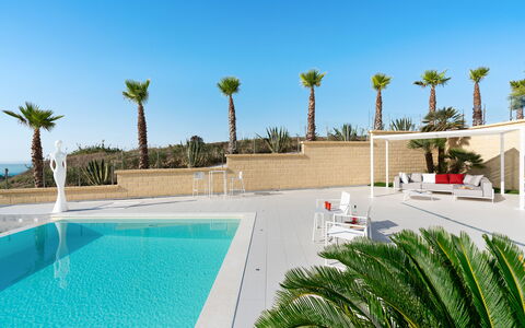 Villa Agrigenta - Ribera, Sicilia: Water, Sky, Plant, Property, Swimming Pool, Azure, Building, Arecales, Tree, Architecture