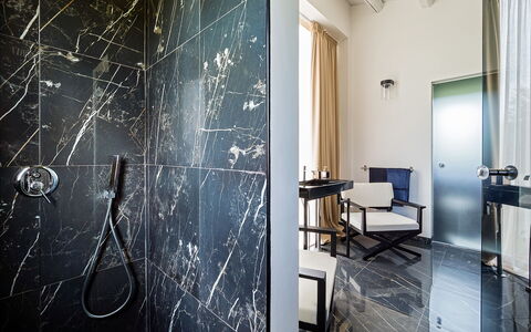 Casabella - Avola, Sicilia: Building, Interior Design, Floor, Wall, Flooring, Tree, Glass, Window, Ceiling
