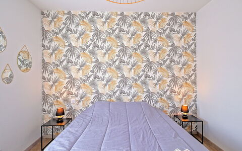 L'Atelier des Rêves: Property, Textile, Interior Design, Purple, Decoration, Plant, Lighting, Architecture, Floor, Flooring