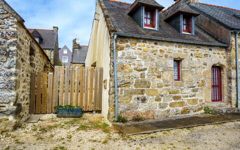Penty Landromiou: Property, Building, Sky, Window, Plant, Wood, Cloud, House, Cottage, Grass