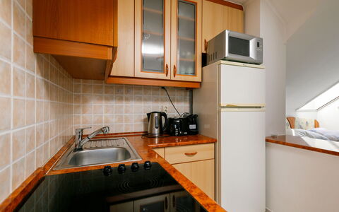 Sandra: Kitchen Sink, Cabinetry, Property, Countertop, Sink, Tap, Kitchen Stove, Kitchen Appliance, Wood, Kitchen