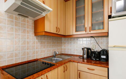 Sandra: Kitchen Sink, Cabinetry, Countertop, Property, Sink, Building, Tap, Kitchen Stove, Kitchen Appliance, Wood