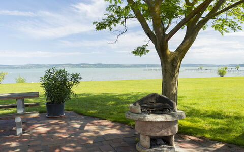Pamela: Furniture, Grassland, Coastal And Oceanic Landforms, Coast, Lawn, Sea, Shore, Ocean, Lake, Garden