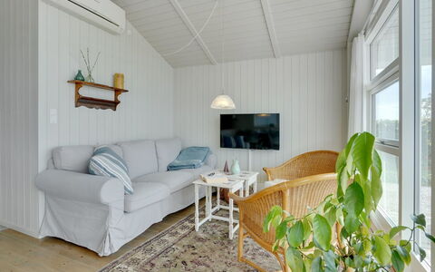 Liutulf - 40M from the Sea: Blue, Shrub, Cottage, Groundcover, Garden, Estate, Shade, Landscaping, Farmhouse, Eco Hotel