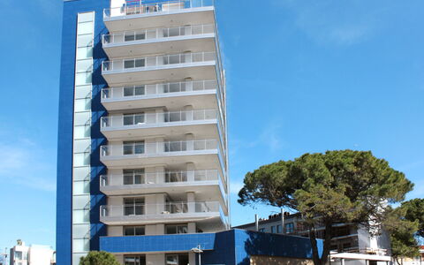 Lignano Sabbiadoro 636: Sky, Building, Snow, Slope, Tree, House, Wood, Plant, Freezing, Mountain Range