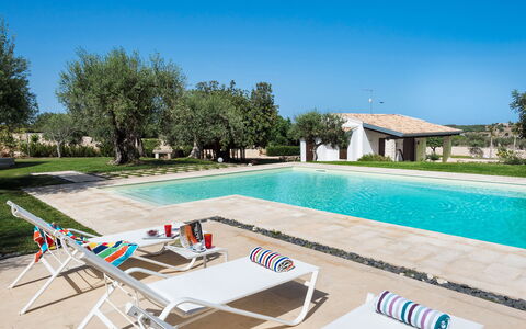 Corte Carrubo - Rosolini, Sicilia: Water, Sky, Property, Plant, Swimming Pool, Building, Outdoor Furniture, Tree, Shade, Sunlounger