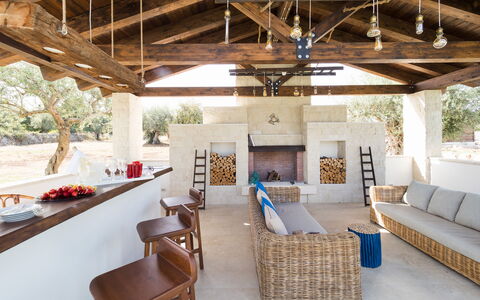 Corte Carrubo - Rosolini, Sicilia: Furniture, Property, Table, Couch, Interior Design, Wood, Living Room, Plant, Shade, Floor