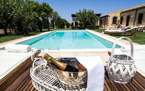 Casa Colore - Siracusa, Sicilia: Water, Plant, Property, Sky, Swimming Pool, Rectangle, Outdoor Furniture, Building, Tree, Leisure