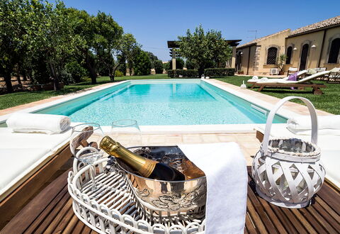 Casa Colore - Siracusa, Sicilia: Water, Plant, Property, Sky, Swimming Pool, Rectangle, Outdoor Furniture, Building, Tree, Leisure