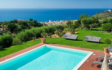 Villa Ester - Capo D'orlando, Sicilia: Water, Plant, Sky, Property, Swimming Pool, Azure, Blue, Nature, Rectangle, Grass