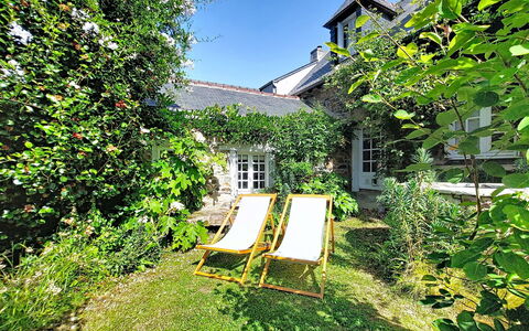La Dolce Vita Brezhoneg: Shrub, House, Home, Garden, Cottage, Groundcover, Estate, Yard, Landscaping, Shade