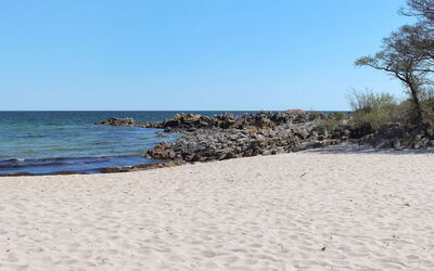 Linda - 200M from the Sea